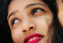 সৌন্দর্য্যে লিপস্টিকের অসামান্য গুরুত্ব পাত্রী