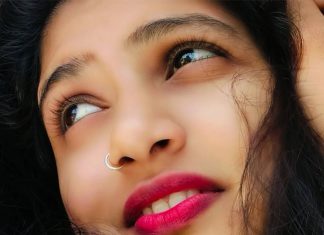 সৌন্দর্য্যে লিপস্টিকের অসামান্য গুরুত্ব পাত্রী