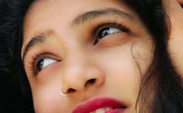 সৌন্দর্য্যে লিপস্টিকের অসামান্য গুরুত্ব পাত্রী